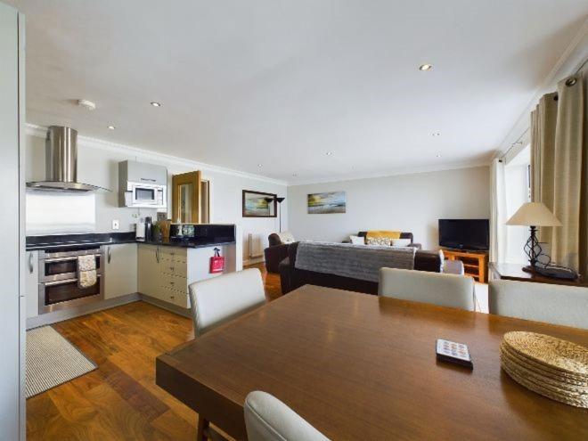 Cosy 3 Bedroom Apartment In Central Portrush With Sea Views Eksteriør billede