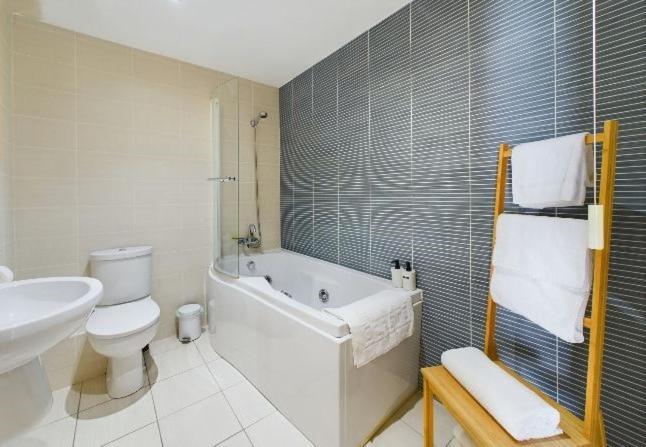 Cosy 3 Bedroom Apartment In Central Portrush With Sea Views Eksteriør billede